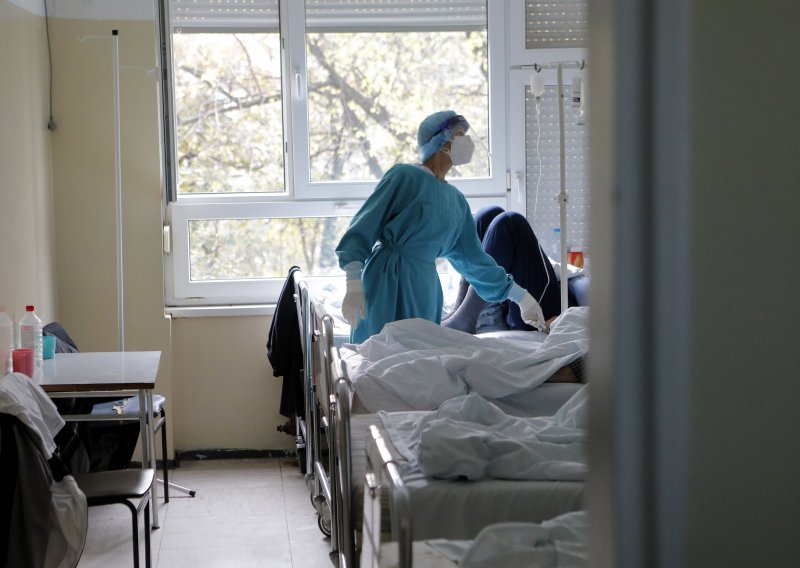 Srbija: U bolnicama više od 2500 Covid pacijenata, umrlo deset ljudi