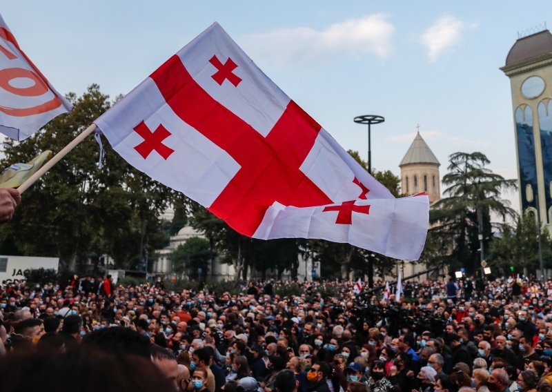 Na prosvjedima u Gruziji tisuće pristaša oporbe traže nove izbore