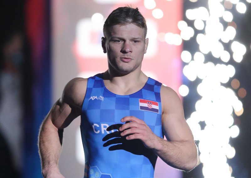 Dominacija hrvatskog hrvača Dominika Etlingera; sa stilom je osvojio zlato na Grand Prixu te najavio pohod na Olimpijske igre