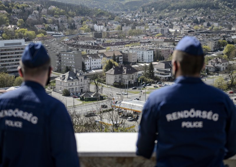 Mađarska zatvara škole i produljuje policijski sat