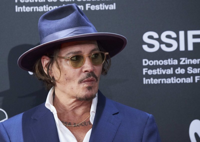 Johnny Depp snimio samo jednu scenu prije nego su mu se 'zahvalili na suradnji', za što će dobiti cijelu plaću od 10 milijuna dolara