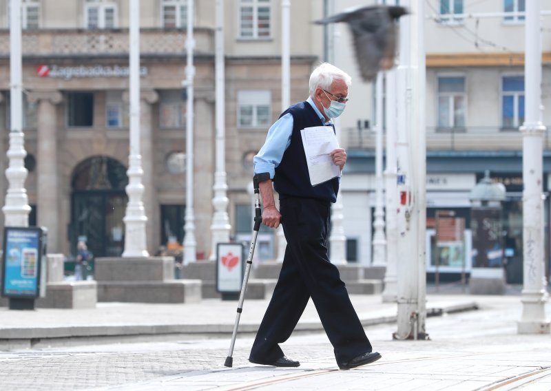 Recept izraelskih znanstvenika: Razdvajanje ljudi po dobnim skupinama drastično bi smanjilo smrtnost od Covida-19