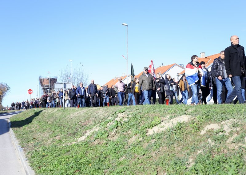 GLAS: Vlada odaje počast vukovarskim žrtvama riskiranjem zdravlja i života Vukovaraca