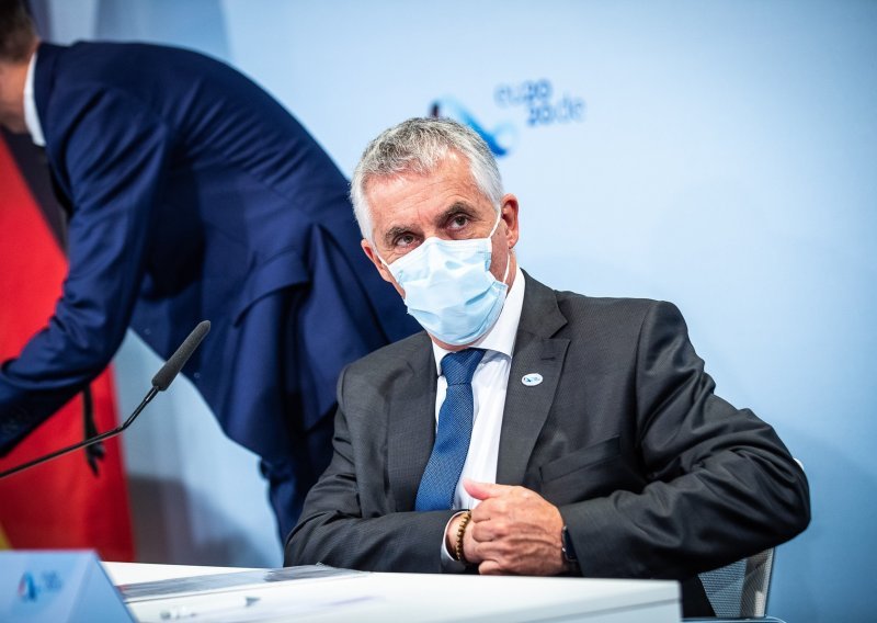 Neslaganje oko mjera u slovenskoj vladi: Ministar zdravstva traži strože mjere iako se epidemija smiruje, demantira da je dao ostavku