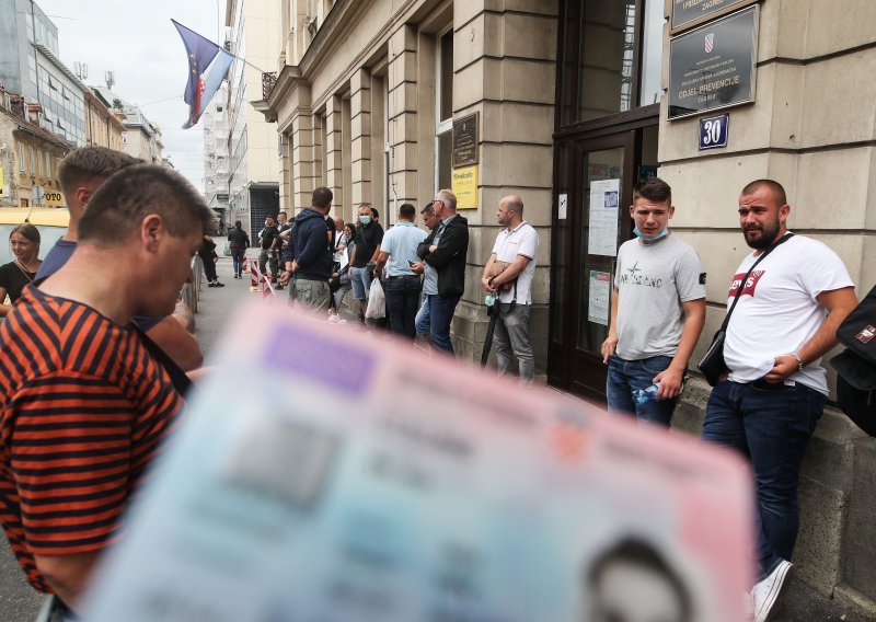 MUP ima poruku za građane: Na šalterima rješavajte samo neodgodive upravne poslove, istekli dokumenti i dalje vam vrijede