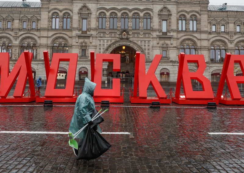 Moskva zatvara barove i restorane preko noći zbog širenja covida-19