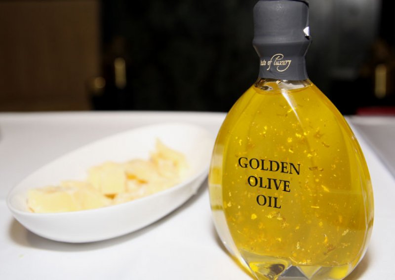 Maslinovo ulje s listićima čistog zlata za 3500 kuna