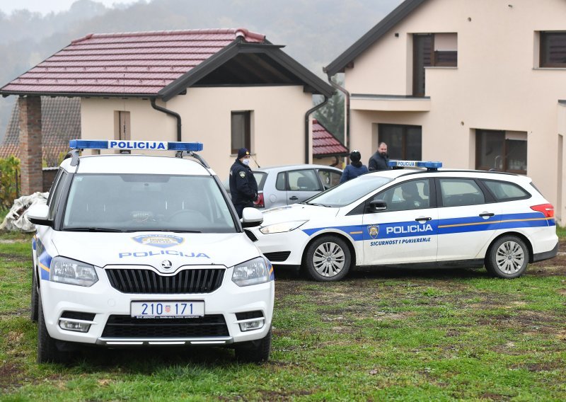 [FOTO/VIDEO] Policija završila očevid: Požar u automobilu u kojem je otkriveno izgorjelo tijelo izazvan je otvorenim plamenom