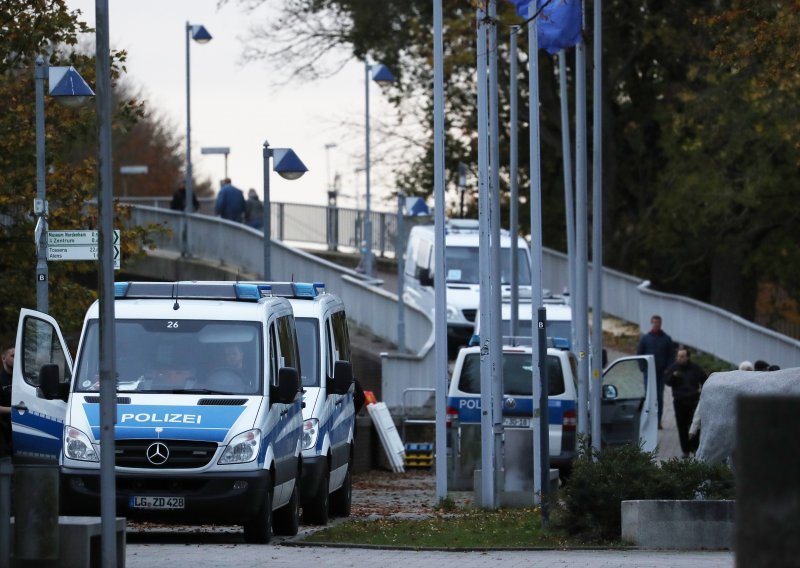 Nekoliko ozlijeđenih u napadu nožem u njemačkom gradu, osumnjičenik uhićen