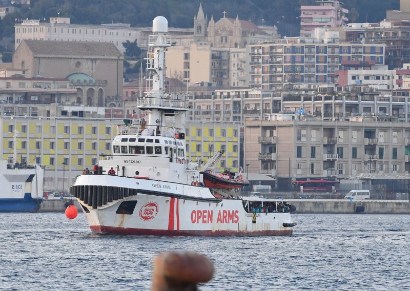 U Sredozemnom moru 5 utopljenih migranata, stotinu spašenih u brodolomu