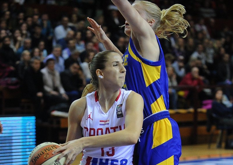 Fantastična Ivana Dojkić vodila je hrvatske košarkašice do uvjerljive pobjede; plasman na Eurobasket je sve realniji