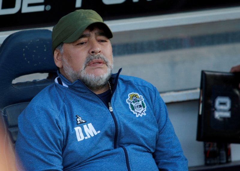 Diego Maradona je prije samo nekoliko dana imao operaciju na mozgu, a sada je završio u strogo čuvanoj klinici