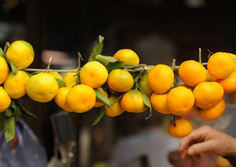 Zeznuli trgovce, prodaju mandarine preko neta