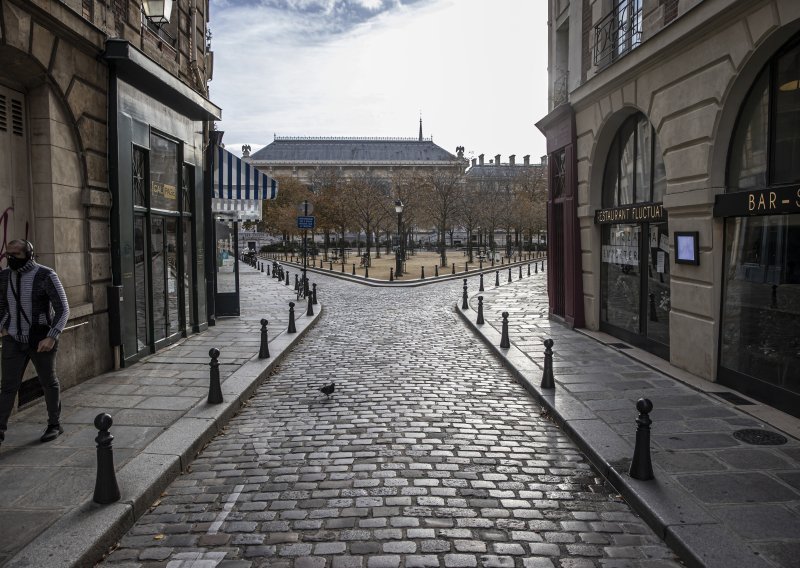 Šopingholičari shrvani: Legendarni pariški trgovački centri zjape prazni, pogledajte te otužne prizore