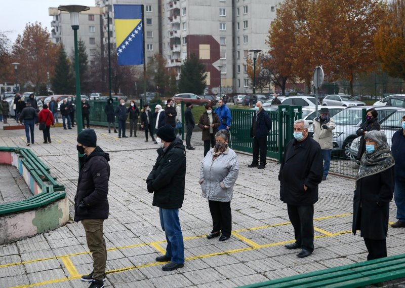 Zatvorena birališta u BiH, počelo prebrojavanje glasova: Veliki broj nepravilnosti, optužbe za kupovinu glasova s 10 litara benzina...