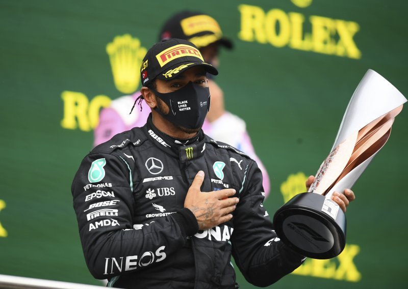 [FOTO/VIDEO] Lewis Hamilton čudesnom vožnjom osvojio sedmi naslov svjetskog prvaka, a onda se prisjetio Schumachera i poslao emotivnu poruku navijačima