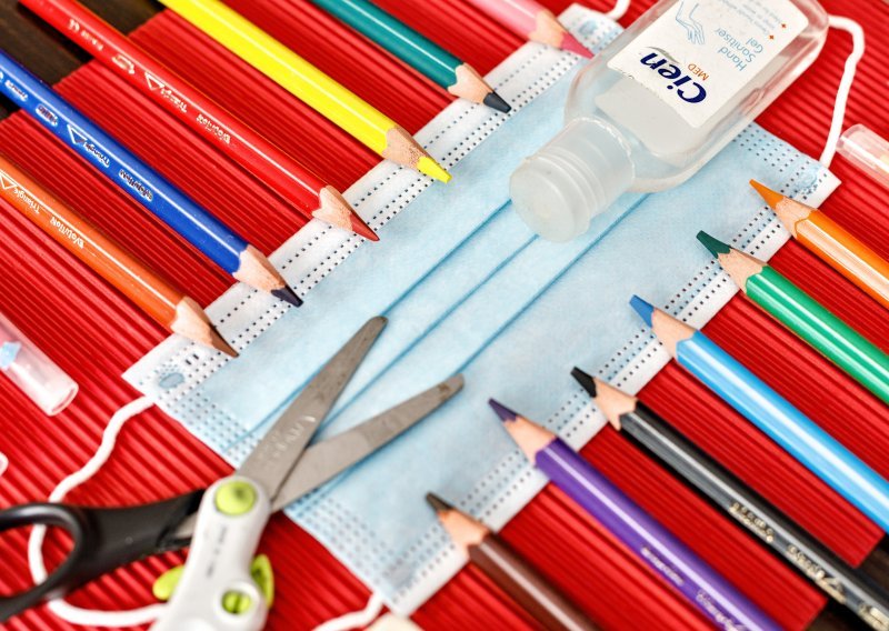 Slovenci će od ponedjeljka preko interneta morati kupovati čak i olovke, gumice i bilježnice