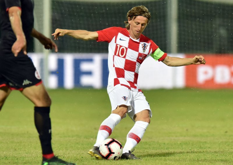 Luka Modrić oprašta se od reprezentacije i Real Madrida; bogati klub nudi mu ponudu koju ne može odbiti i postaje najplaćeniji igrač lige