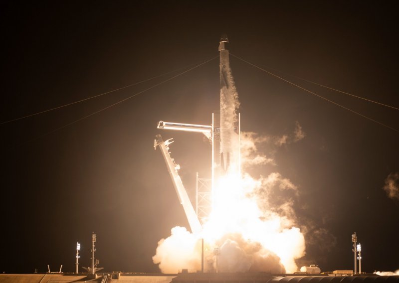 [FOTO] Let od 27 sati: SpaceX lansirao četiri astronauta prema Međunarodnoj svemirskoj postaji