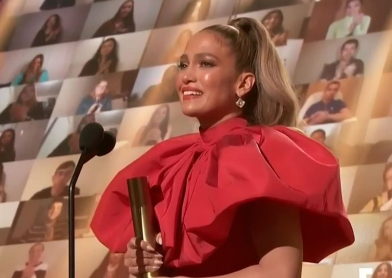 Ikona godine Jennifer Lopez 'servirala' je inspirativan govor koji je mnoge ganuo do suza