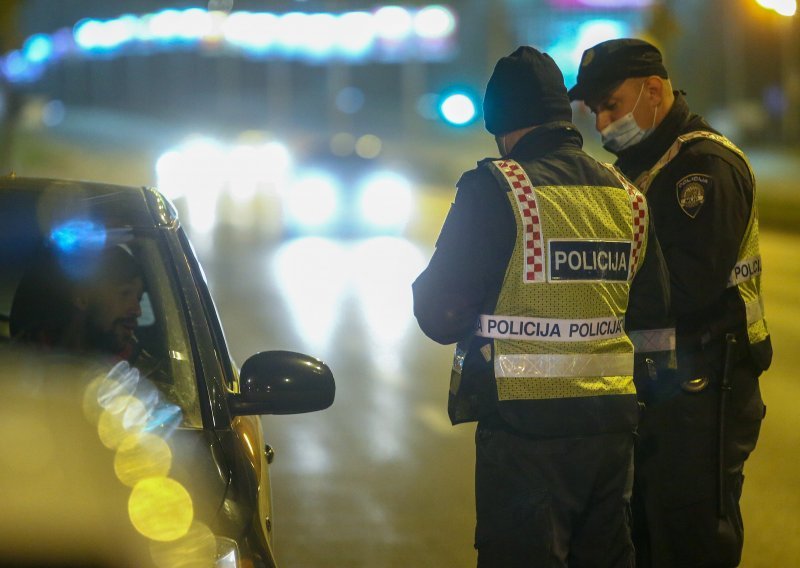 Teška nesreća kod Vrbovca: Auto sletio s ceste, jedna je osoba poginula, druga ozlijeđena