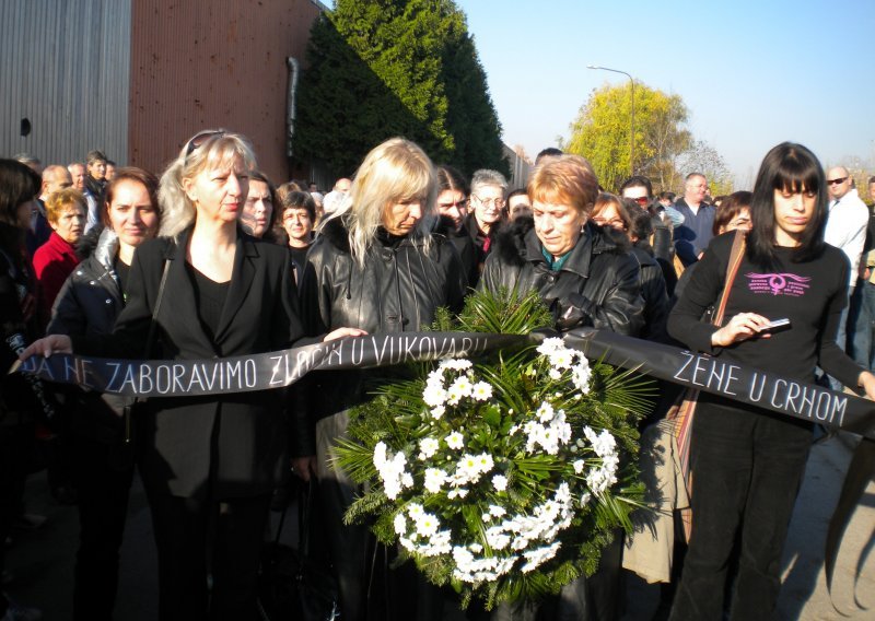 Žene u crnom kreću u akciju u središtu Beograda: ‘Nikada nećemo zaboraviti zločine u Vukovaru!‘
