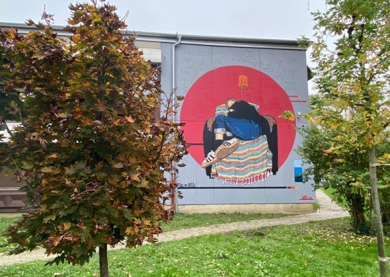 Novi mural Borisa Bare krasi pročelje osnovne na Peščenici