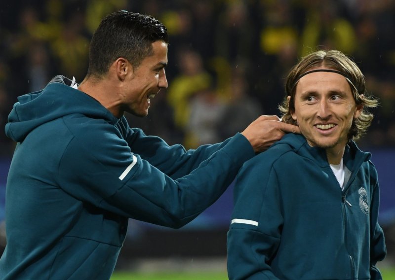 Srdačan susret nakon dvije godine; evo o čemu su Luka Modrić i Cristiano Ronaldo razgovarali uoči večerašnje utakmice