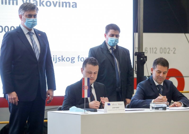 [FOTO/VIDEO] HŽ i Končar potpisali 844,7 milijuna kuna vrijedan ugovor za 21 elektromotorni vlak