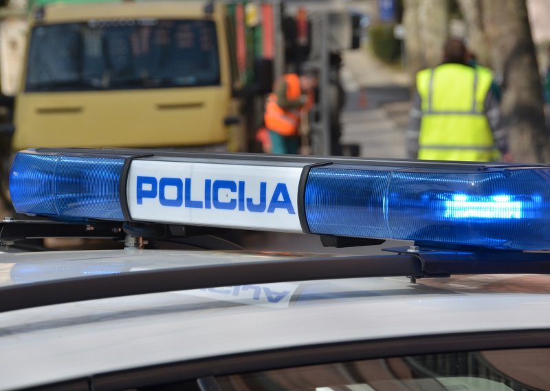 Policija tijekom noći upala u više kafića na Maksimiru, u Dubravi i Velikoj Gorici, vlasnik jednog uhićen zbog širenja zaraze
