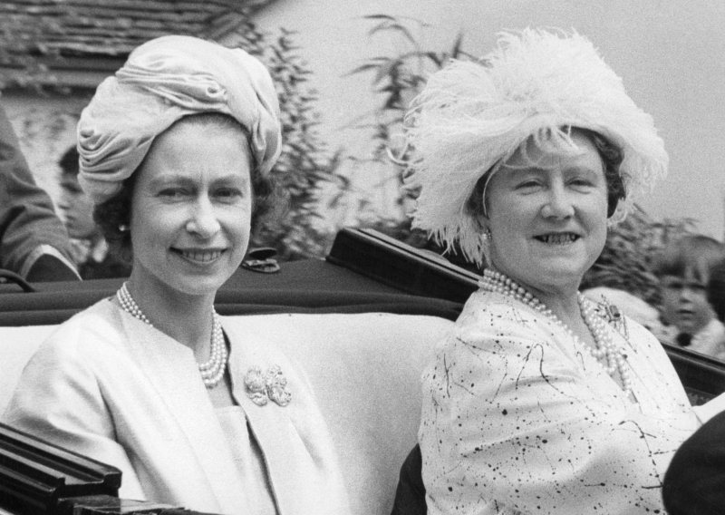 Otkrivena mračna istina: Kraljica Elizabeta i njezina majka nikada nisu potvrdile postojanje dviju rođakinja smještenih u mentalnu ustanovu