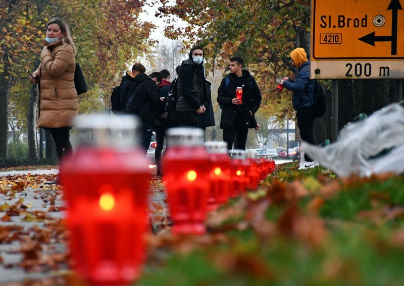 [VIDEO/FOTO] Za Vukovar i Škabrnju svijeće gore u cijeloj Hrvatskoj