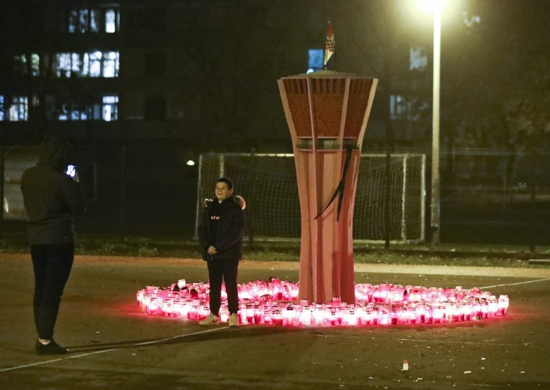 [FOTO] Domar u dvorištu škole napravio vukovarski vodotoranj