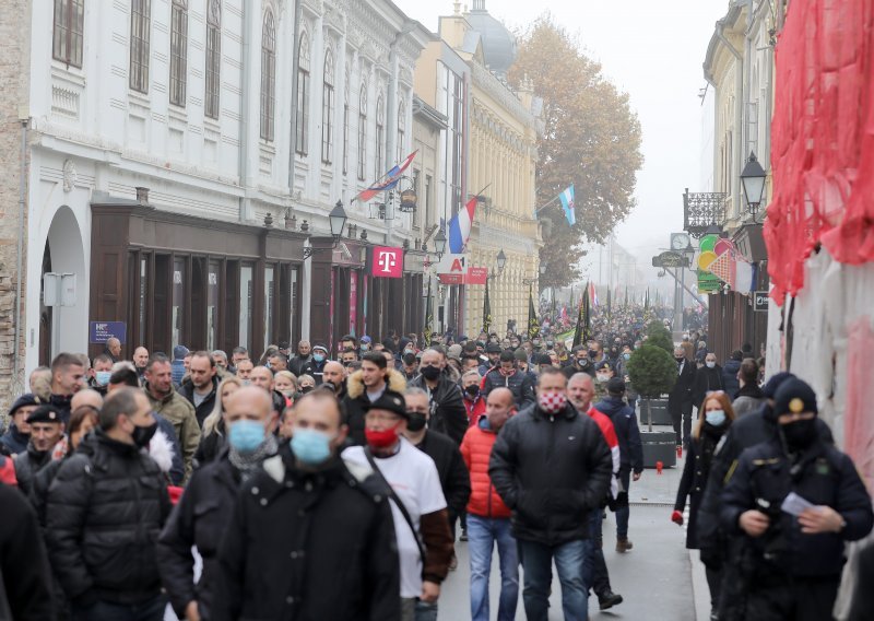 U Vukovaru oko 10.000 ljudi: 'Ja jednostavno nisam mogao ne doći'