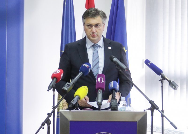 Plenković o velikom broju umrlih: 'Najodgovorniji je Covid-19. Mi radimo na očuvanju sustava'