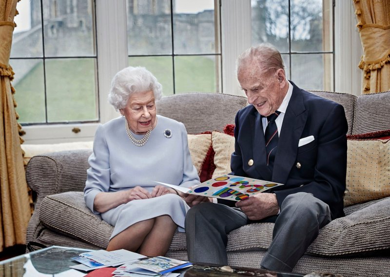 Najljepši poklon za 73. godišnjicu braka: Ovako je praunučad obradovala kraljicu Elizabetu i princa Filipa