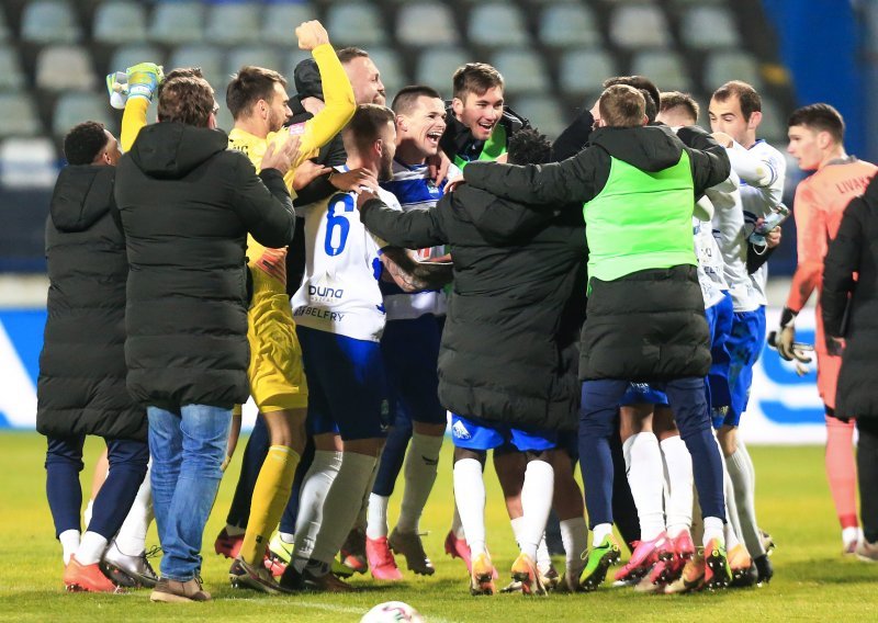 [VIDEO, FOTO] Trener Osijeka Nenad Bjelica ponosan na igrače, a nije propustio istaknuti stvari koje su dovele do rušenja Dinama