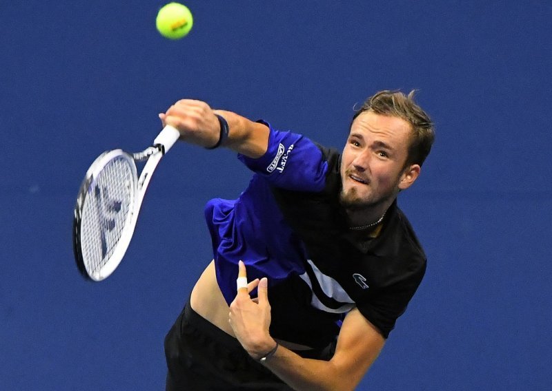 Danil Medvedev čudesnim preokretom osvojilo ATP Finals; na putu do trijumfa izbacio je Đokovića i Nadala, zaslužio je ovo slavlje