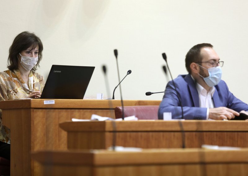 U raspravi u Ovršnom zakonu Bačić spomenuo 'pelene' Daliji Orešković: Izneredili ste cijeli politički prostor!