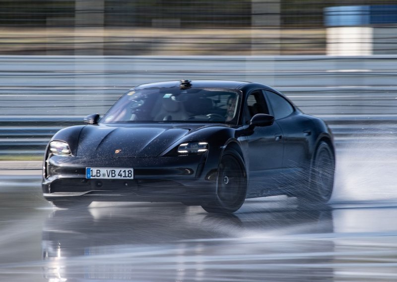 [FOTO/VIDEO] Porsche Taycan 'odriftao' u Guinnessovu knjigu rekorda; 210 krugova i preko 42 km drifta