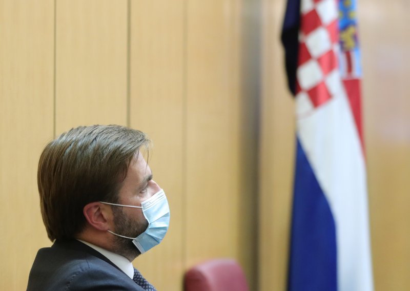 Burna rasprava o povjerenju Ćoriću, 'ministru neodrživog razvoja i devastacije okoliša'