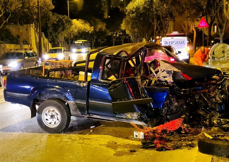 Užasan prizor u Splitu: Kamionetom se zabio u zid, jedna osoba hitno prevezena u bolnicu