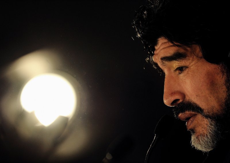 Poznato je kada će Maradona biti pokopan; počele pripreme za pogreb legende na groblju na periferiji Buenos Airesa