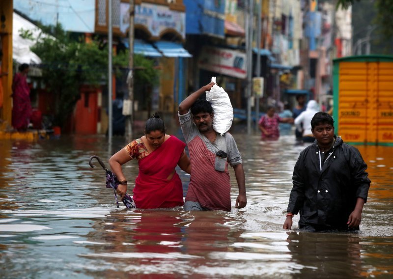 [FOTO/VIDEO] Ciklon Nivar pogodio južnu Indiju, petero poginulih