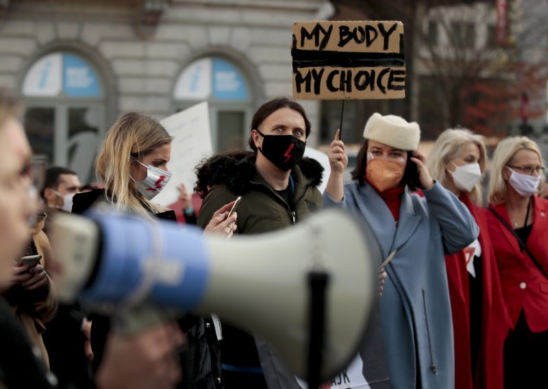 EU parlament o pobačaju i prizivu savjesti liječnika u Poljskoj: Dužni ste poštivati prava žena