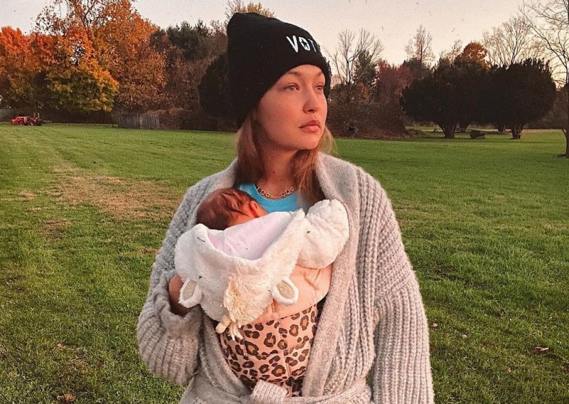 Prvi zajednički Dan zahvalnosti: Gigi Hadid prekrila svoju dvomjesečnu kćer poljupcima