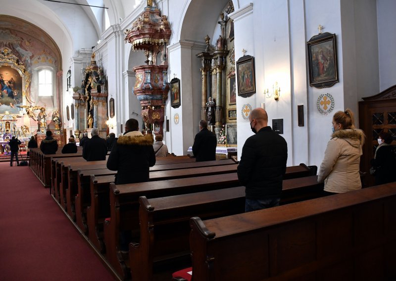 Smije li policija nadzirati vjerske obrede? 'Samo ako je hitno i ako je posrijedi zaštita života...'