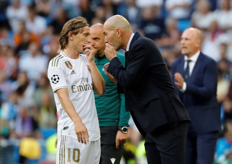 Kaos u Realu; trenera Zinedinea Zidanea tjeraju iz Madrida, a o teškoj situaciji odmah poslije utakmice oglasio se Luka Modrić