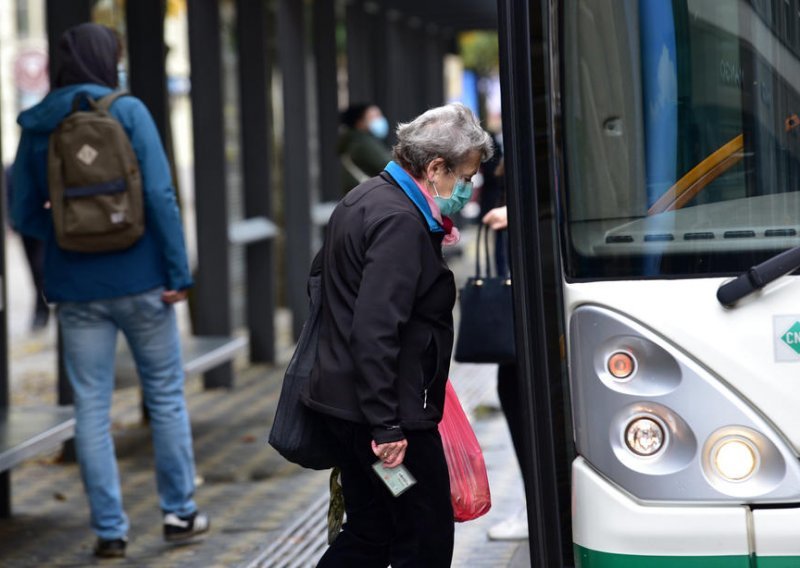 U Sloveniji 884 novozaraženih i 40 umrlih; provedeno manje testova, udio zaraženih visokih 33 posto