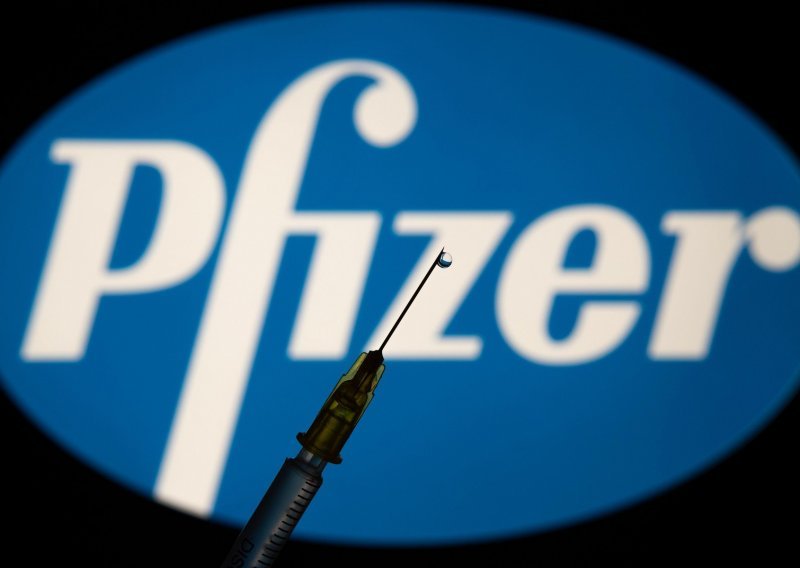 Pfizer tvrdi da nema teškoća u proizvodnji cjepiva